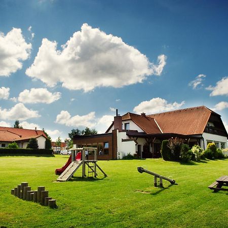 Hotel Farma Pelhřimov Екстериор снимка